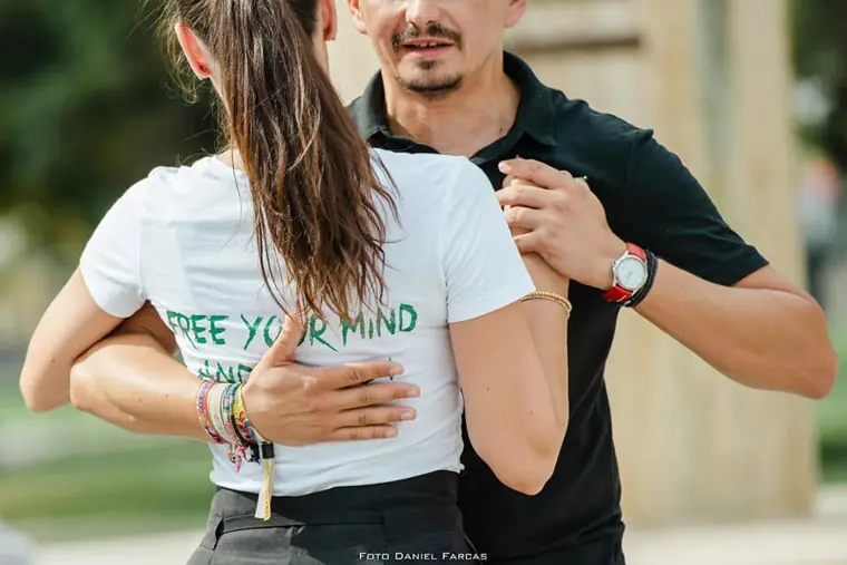 Bachata în aer liber, tricou „Free your mind”