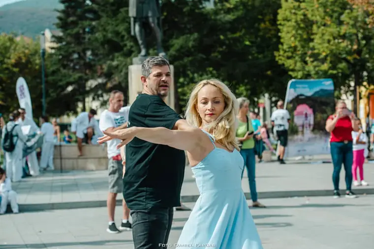 Dans social în centrul Devei